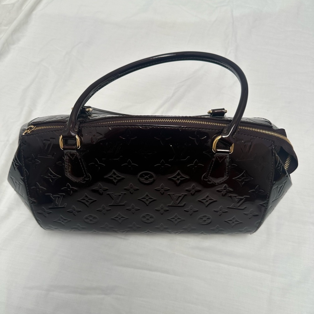 Louis Vuitton Sherwood Handbag Monogram Vernis in burgundy